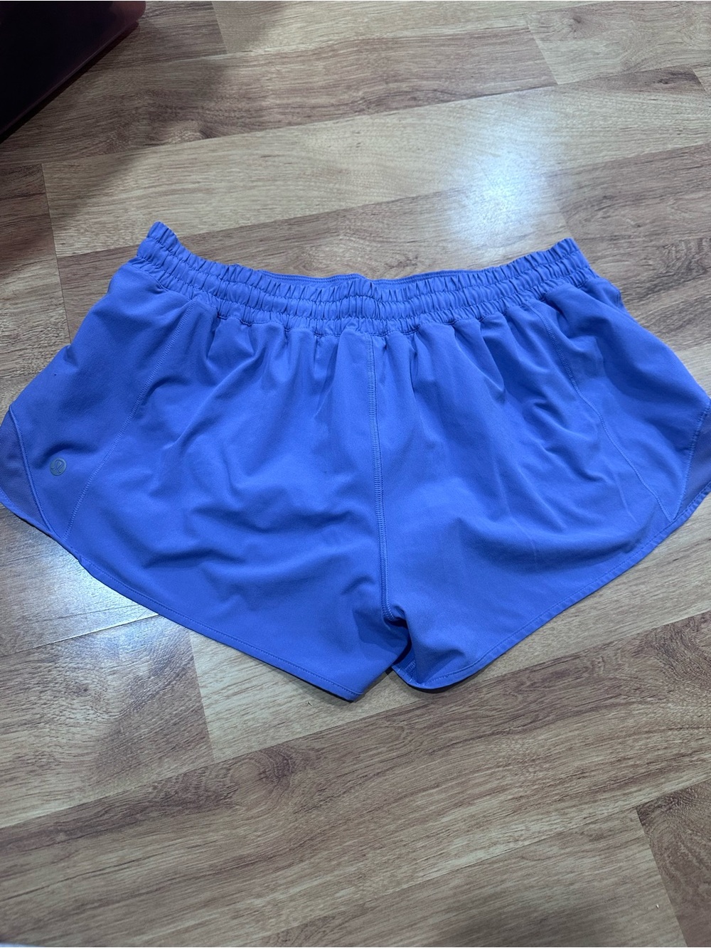 Lululemon low rise hotty hot shorts 2.5”